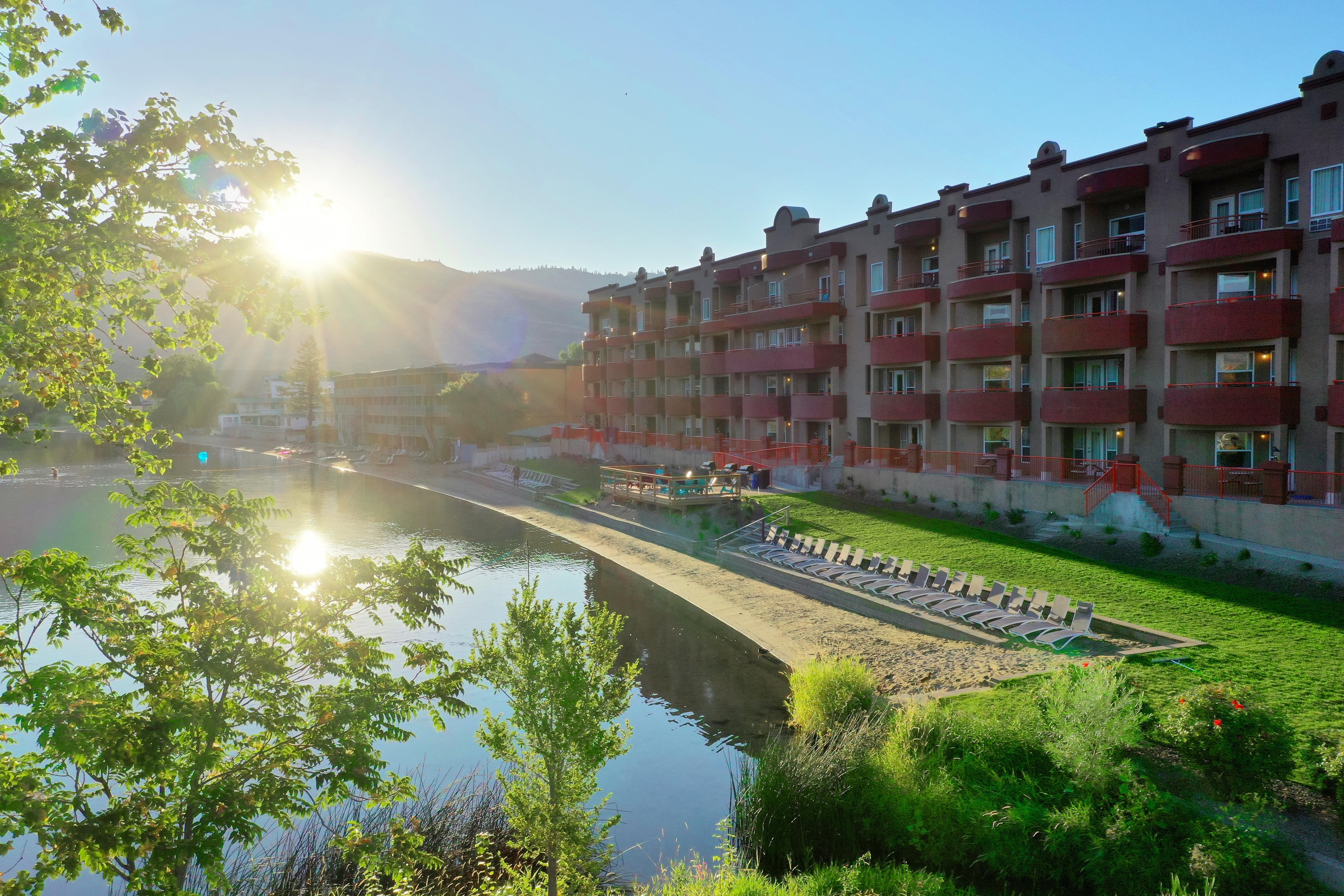 Holiday Inn Hotel & Suites Osoyoos By Ihg Ngoại thất bức ảnh