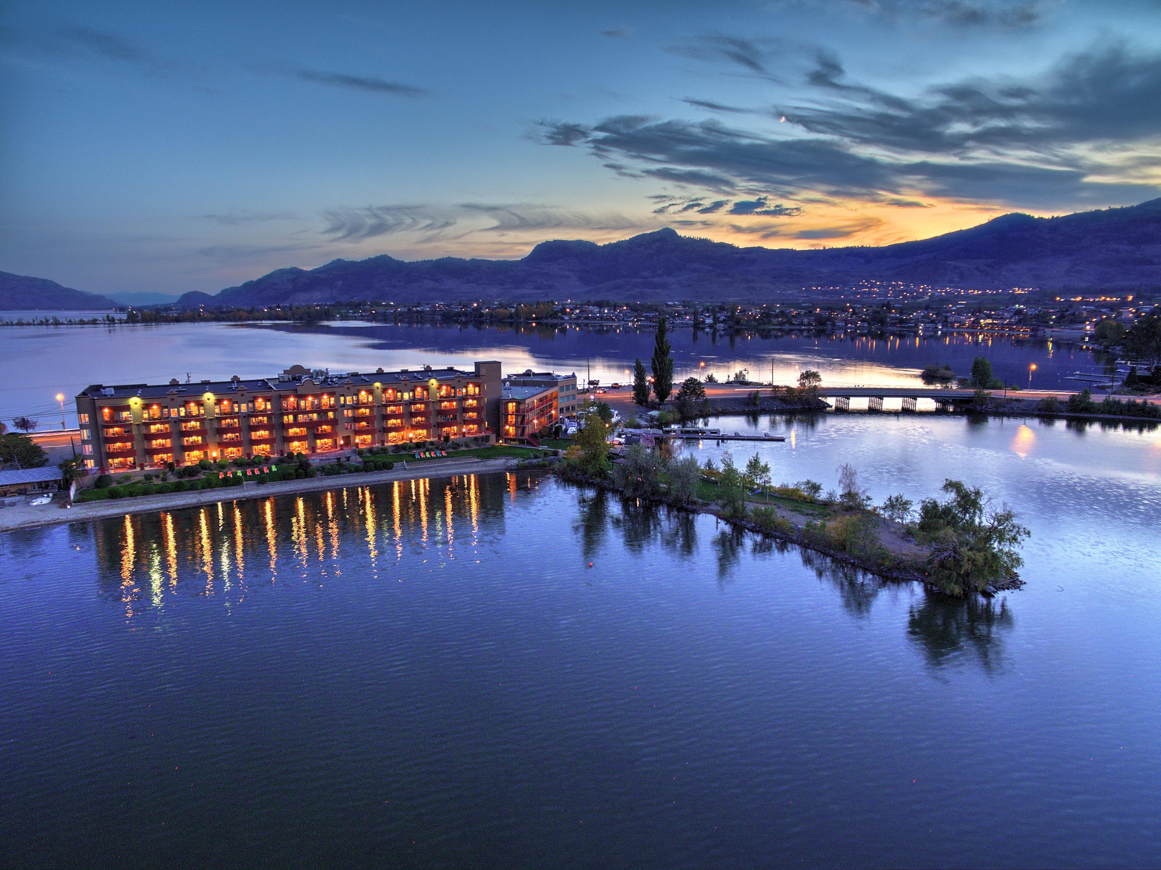 Holiday Inn Hotel & Suites Osoyoos By Ihg Ngoại thất bức ảnh