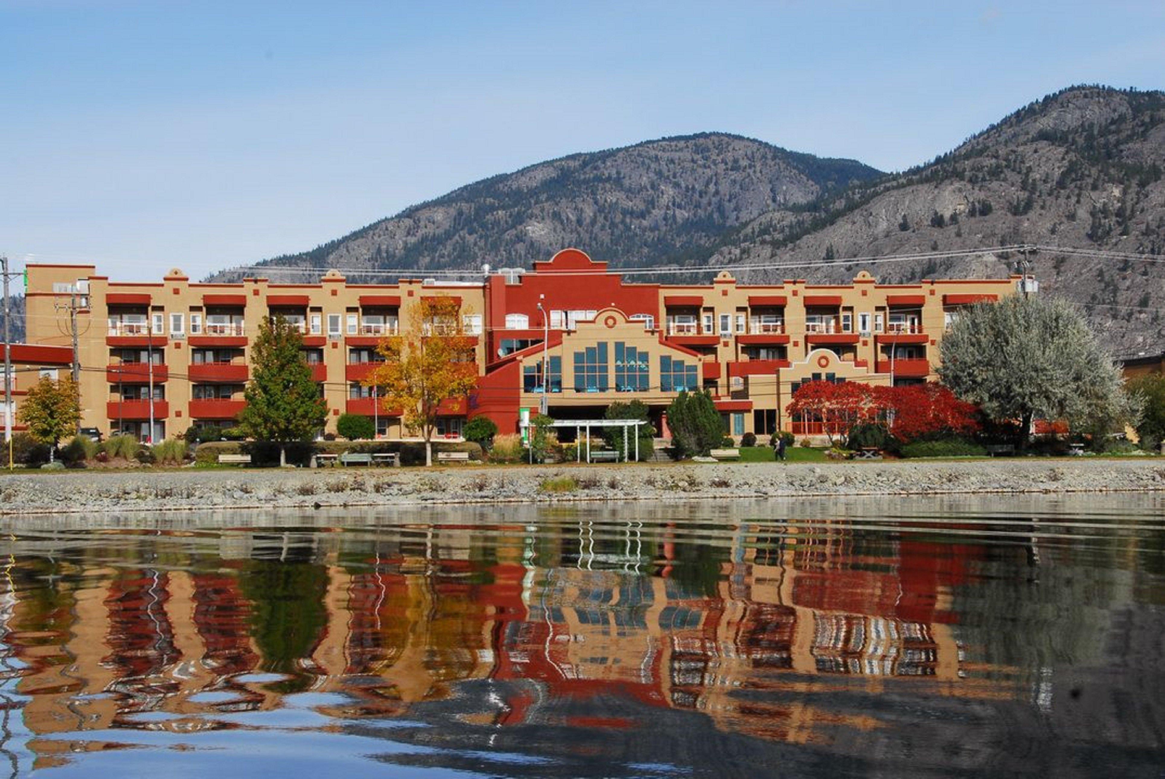 Holiday Inn Hotel & Suites Osoyoos By Ihg Ngoại thất bức ảnh