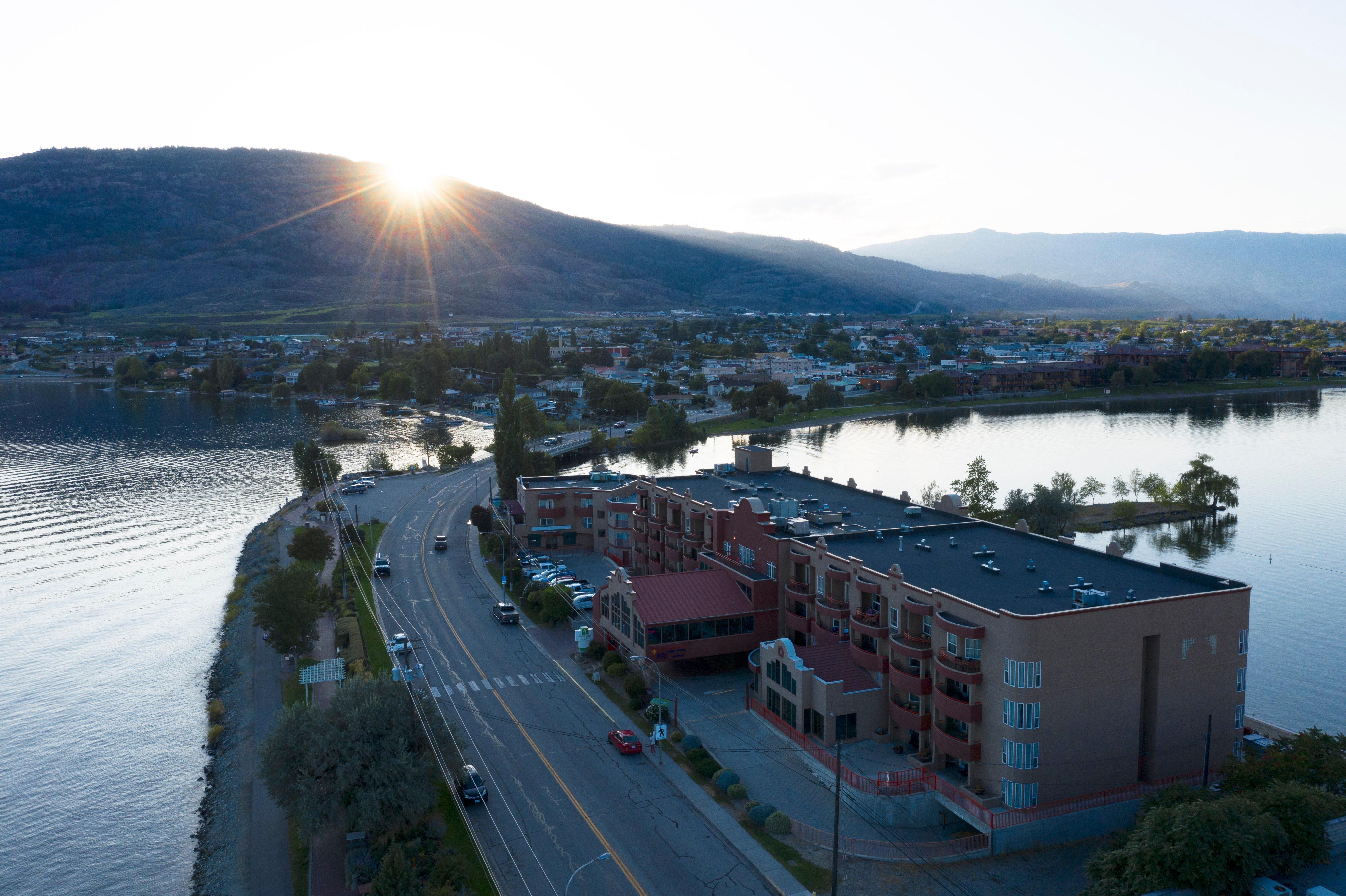Holiday Inn Hotel & Suites Osoyoos By Ihg Ngoại thất bức ảnh