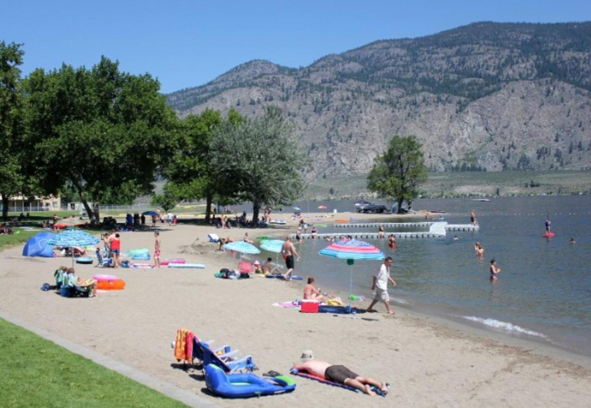Holiday Inn Hotel & Suites Osoyoos By Ihg Ngoại thất bức ảnh